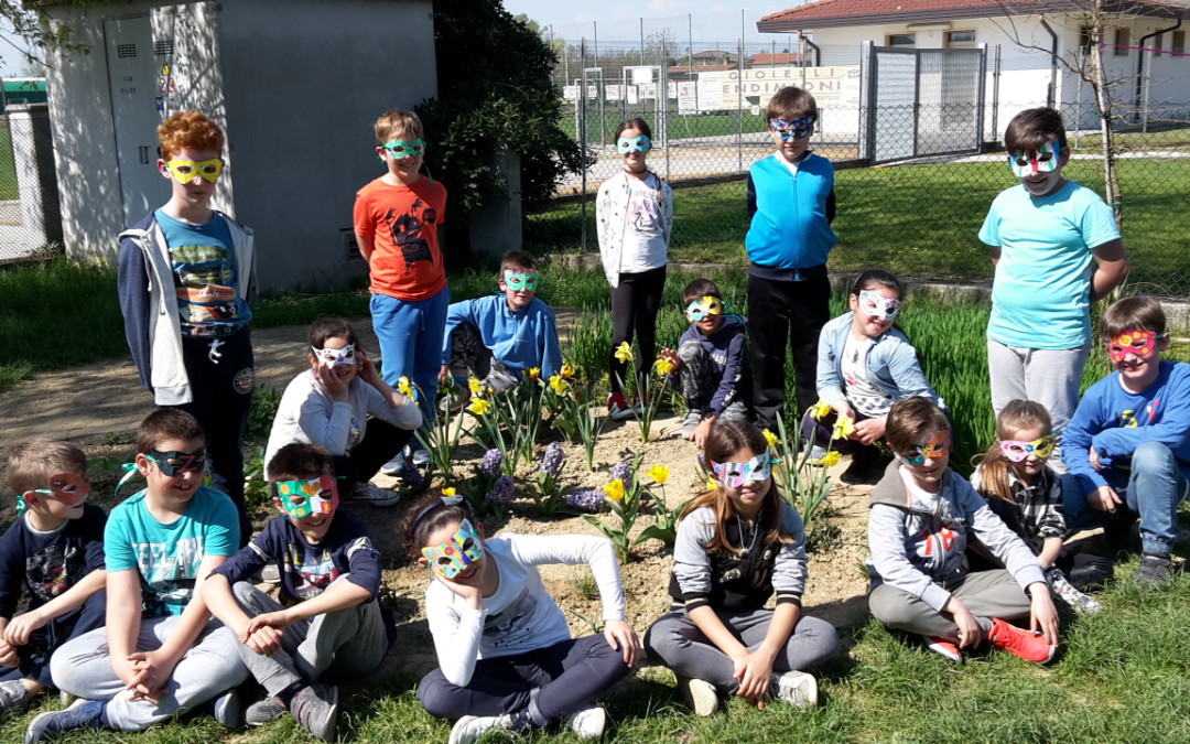 NOI TRA I FIORI DEL GIARDINO